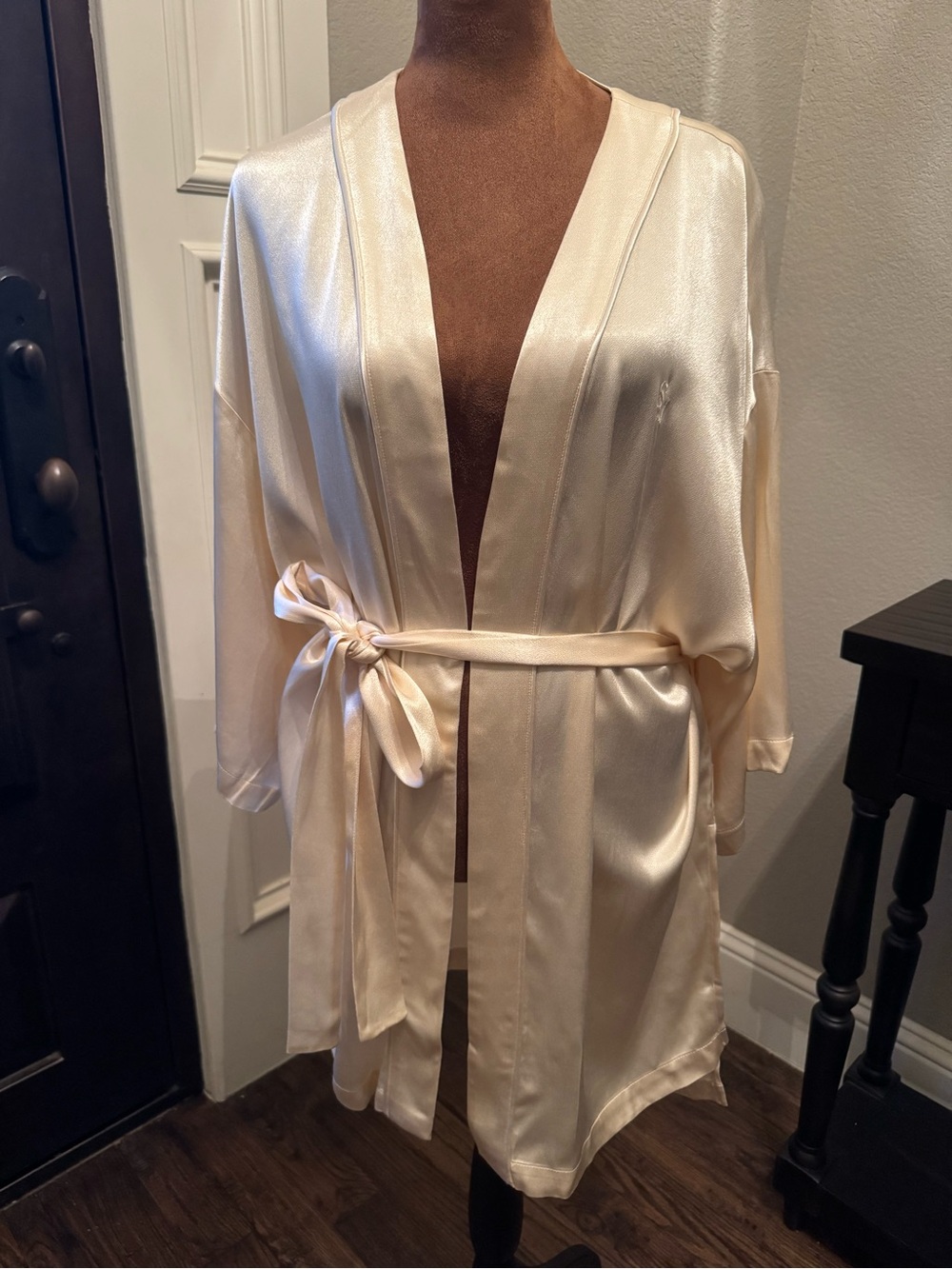 NWT Shona Joy La Lune Lounge Robe Cream Satin L